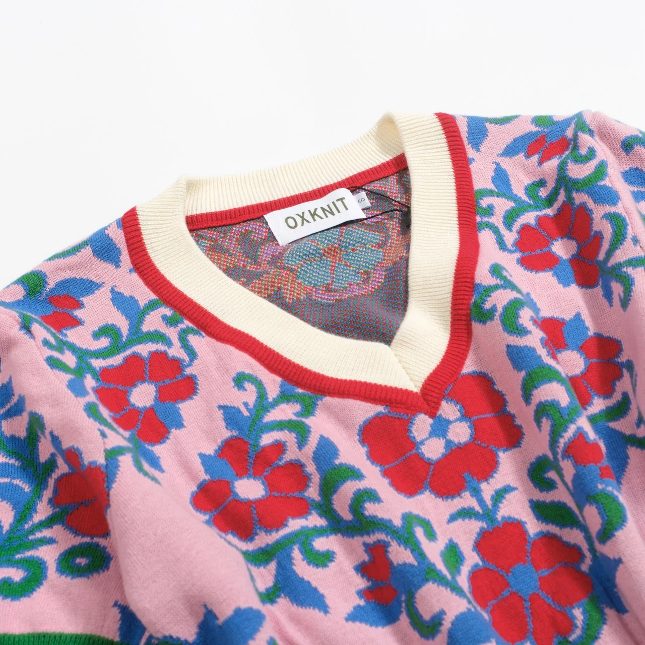 Women's pink vintage floral V-neck knit T-shirt - Image 8