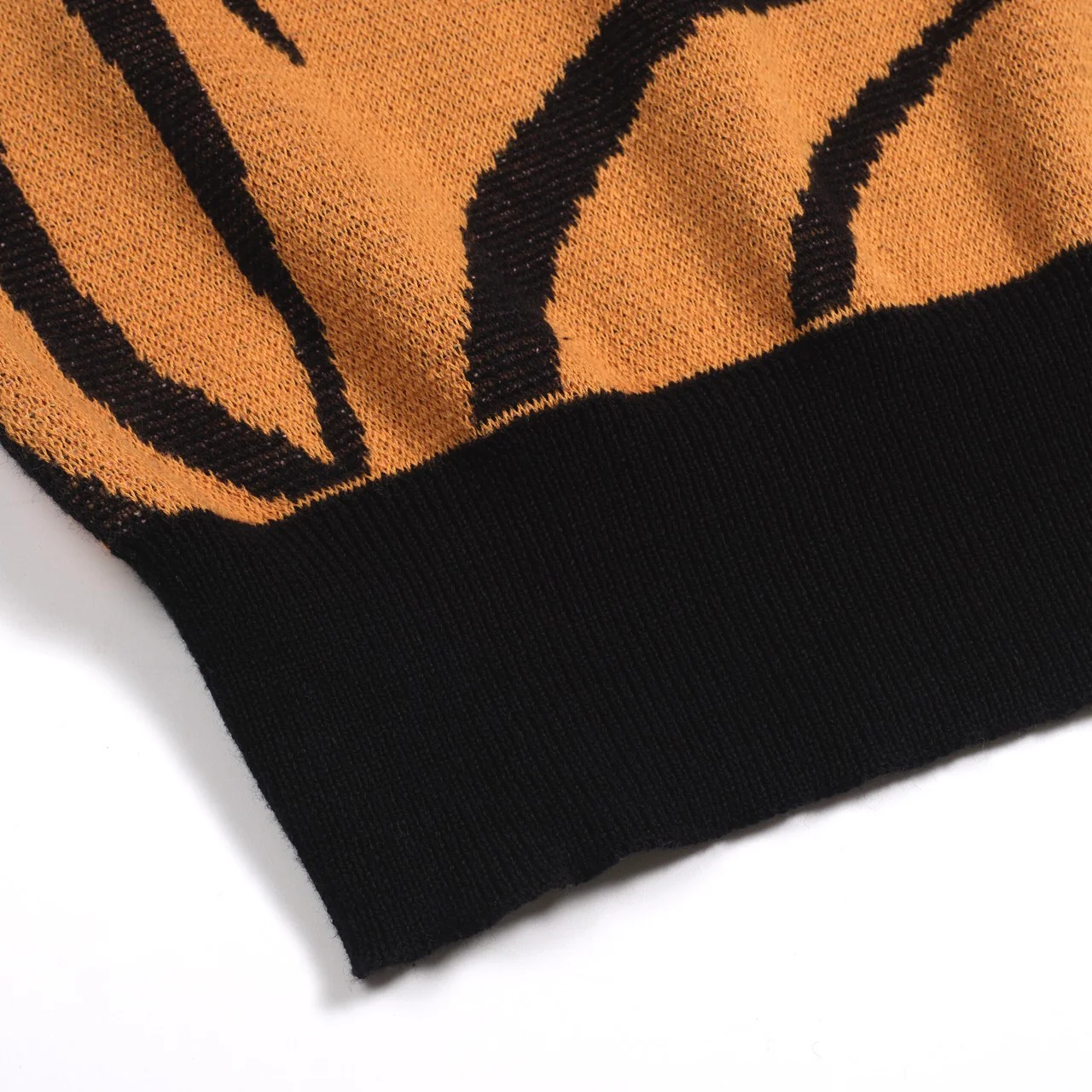 Women's pink zebra print tiger jacquard knitted T-shirt - Image 6