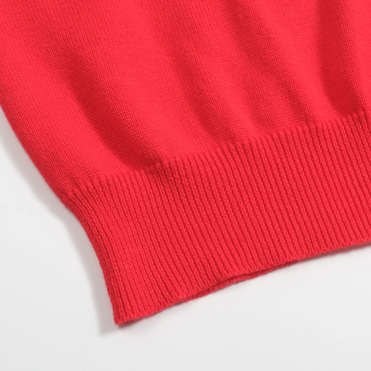 Women's red vintage jacquard V-neck knit T-shirt - Image 7