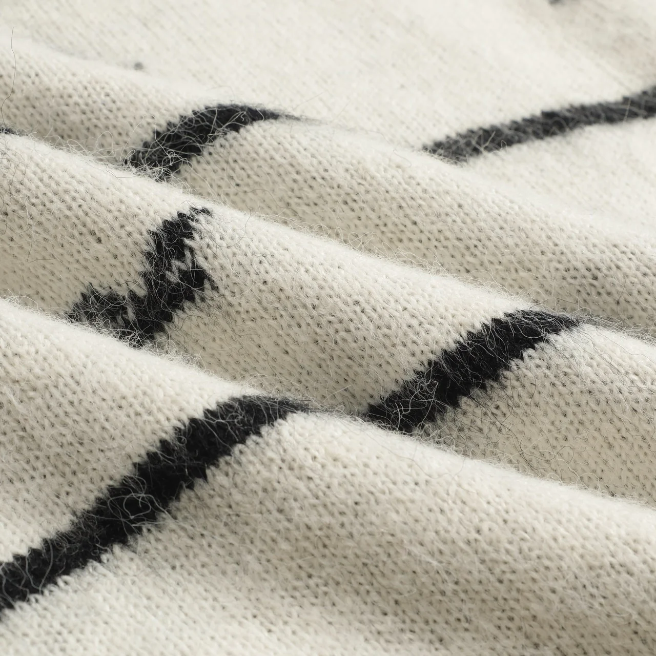 Women's retro striped seagull knitwear - Cropped length - Image 7