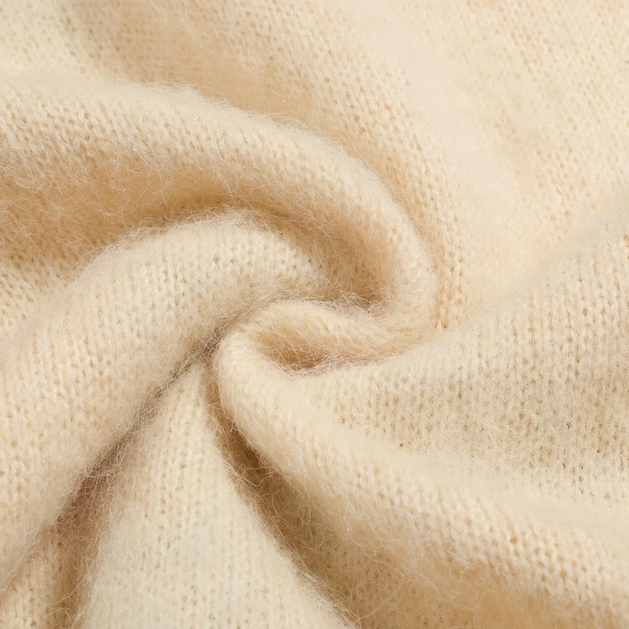 Women's white apricot bird jacquard plush knitwear - Image 10