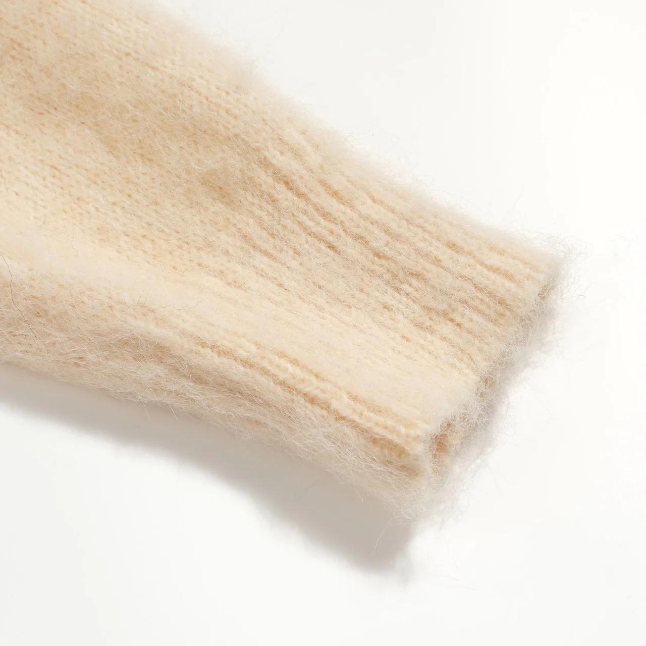 Women's white apricot bird jacquard plush knitwear - Image 6