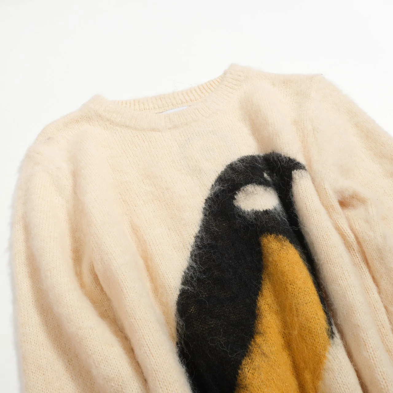 Women's white apricot bird jacquard plush knitwear - Image 8