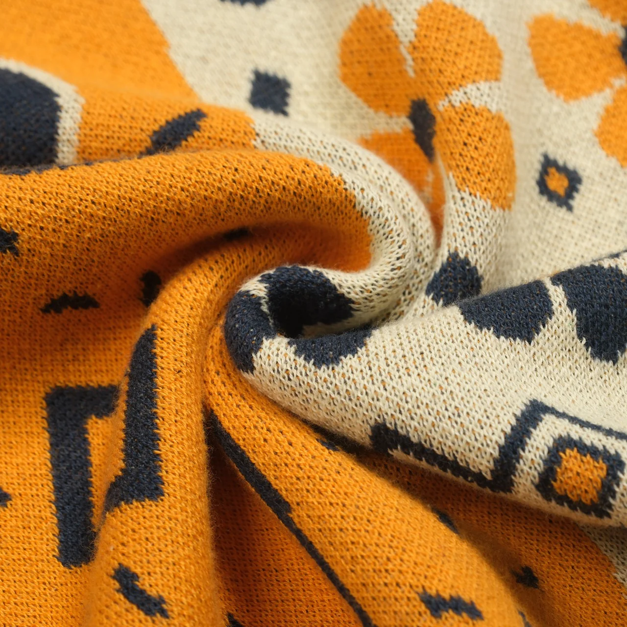 Women's yellow Cat vintage jacquard knit V-neck polo - Image 8