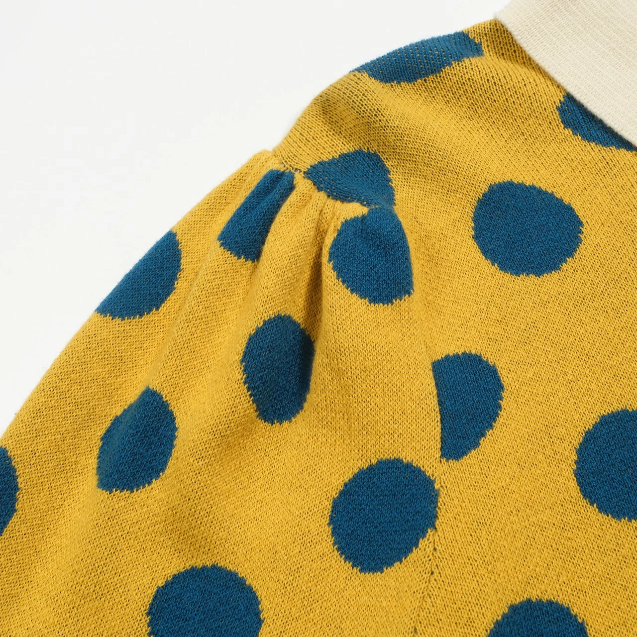 Women's yellow polka dot jacquard puffed sleeve knitted cardigan - Image 5