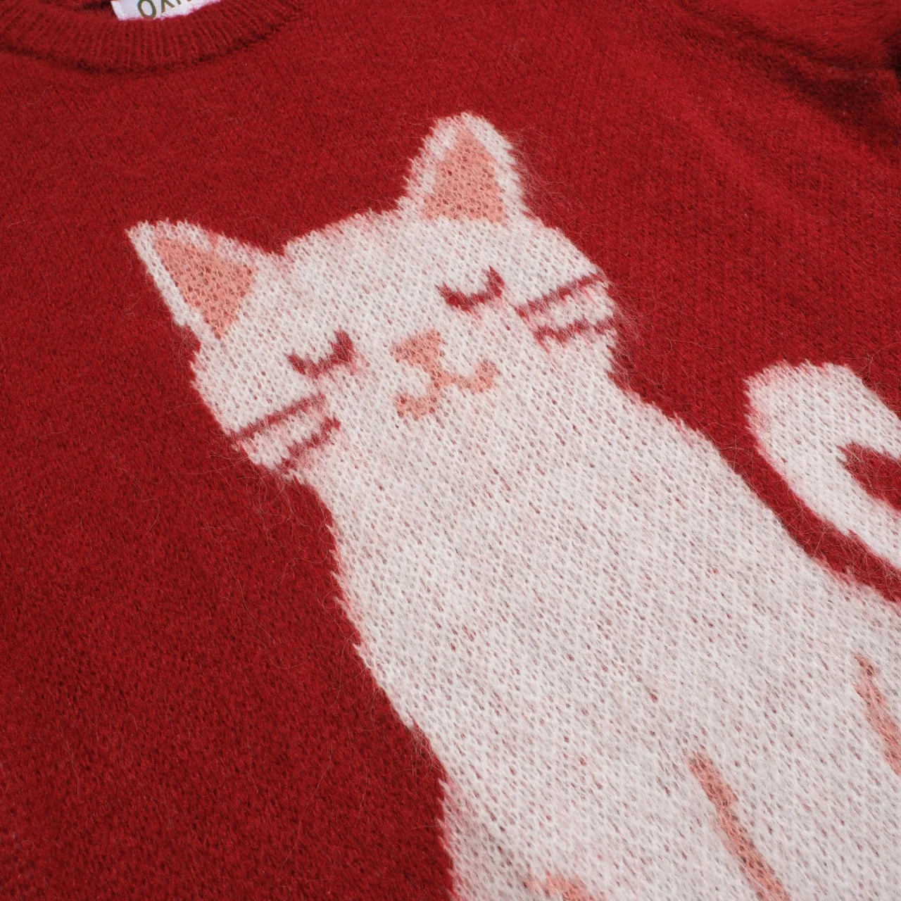 Women's red cute cat jacquard plush knitwear - Image 2